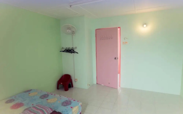 Holidayhome 45A Taman Desa Pangkor