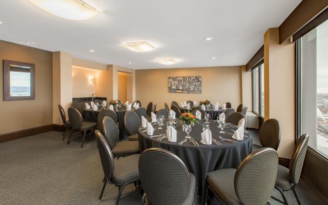 Crowne Plaza Kansas City Downtown by IHG