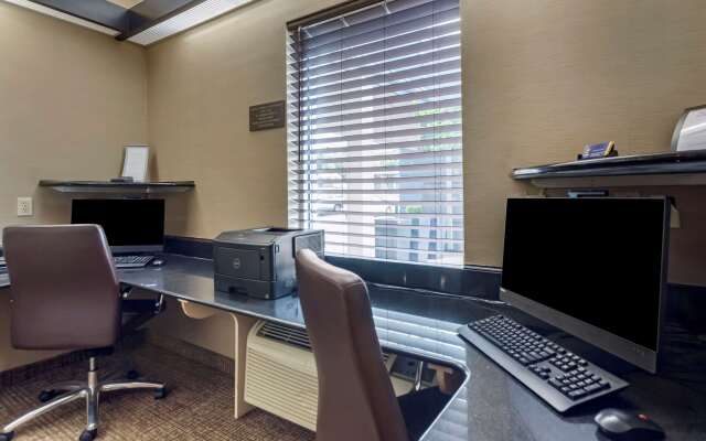 Comfort Suites At Rivergate Mall