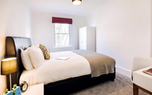 Bright and Modern Earls Court Gem