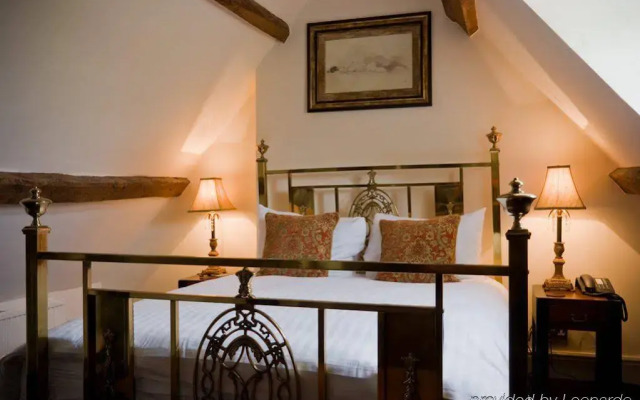 New Inn Hotel at Coln