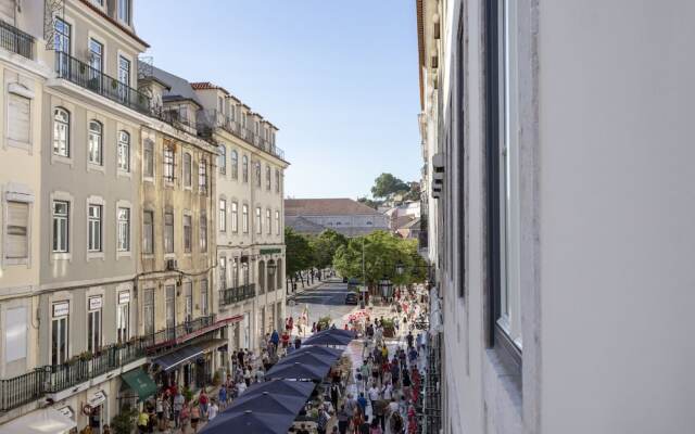 ALTIDO Energetic 2BR Apt w/workspace, by the Santa Justa Lift, in Baixa