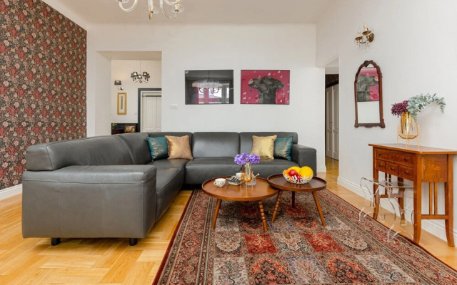 Warsaw Grójecka by Renters Prestige