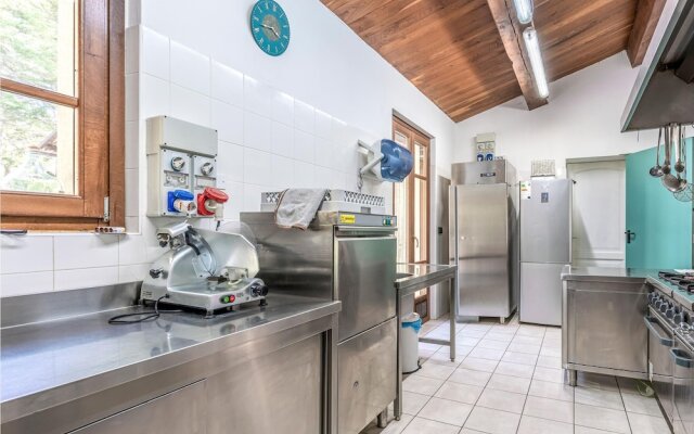 Nice Home in Badia Tedalda AR With 10 Bedrooms, Wifi and Outdoor Swimming Pool