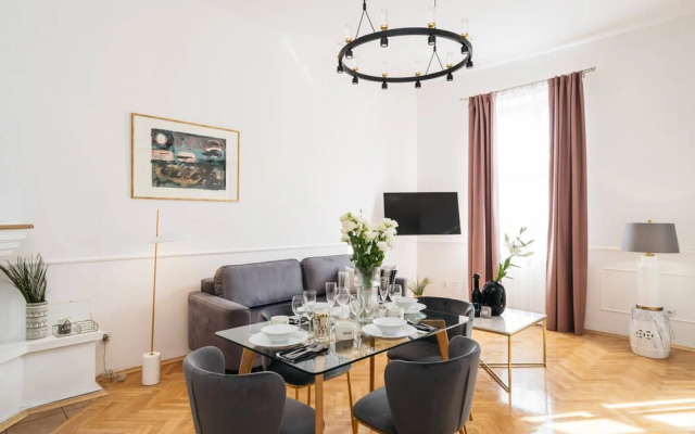 Luna Apartment - LoftAffair