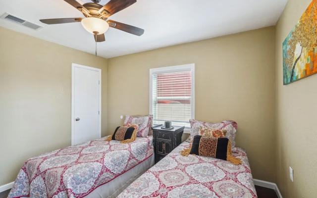 Quaint Midland Home ~ 1 Mi to Downtown!