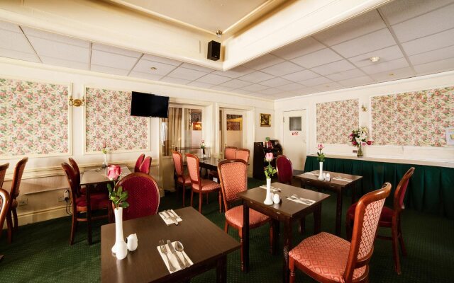 The Cumberland Hotel
