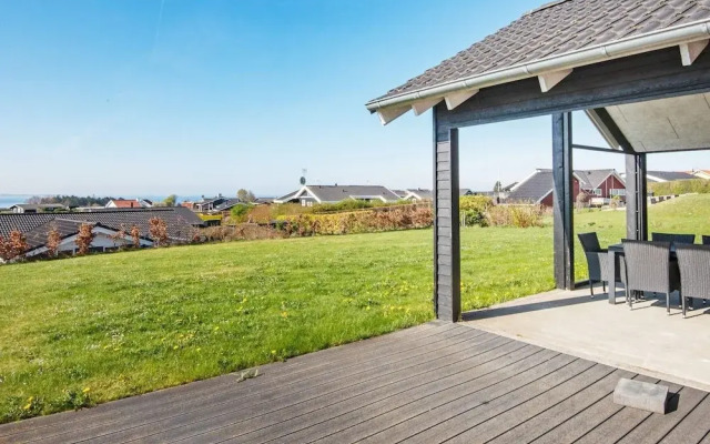 10 Person Holiday Home in Ronde