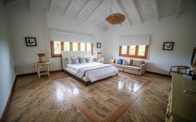 Majestic 5BR Villa w Maid Jacuzzi in Cap Cana