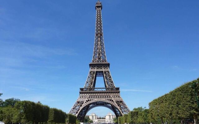 Studio Tour Eiffel et Champs-Elysees (A09)