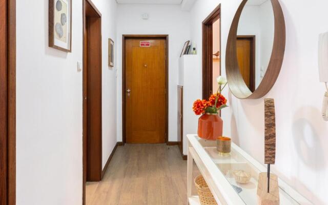 Deluxe Bright Flat with Netflix by Host Wise