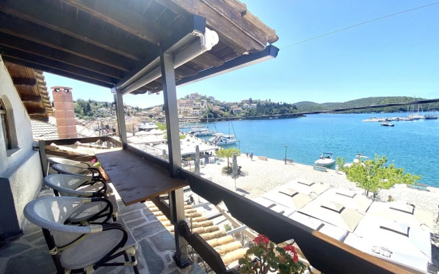 Sybota Seaside Retreat - Chique Marina Loft