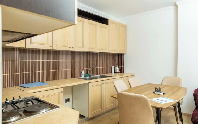 Tirent Apartment - Spacious 2-Bedroom Stay Near Liqeni i Thatë