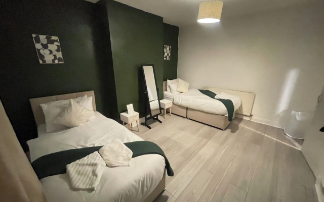 Cosy Contractor Stay-Sleeps 4
