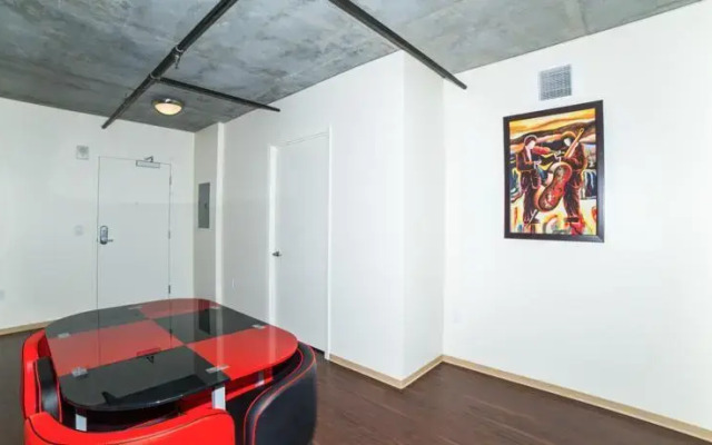 Hollywood Arch Apartment