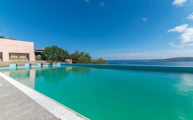 Casa Emozione With Shared Pool