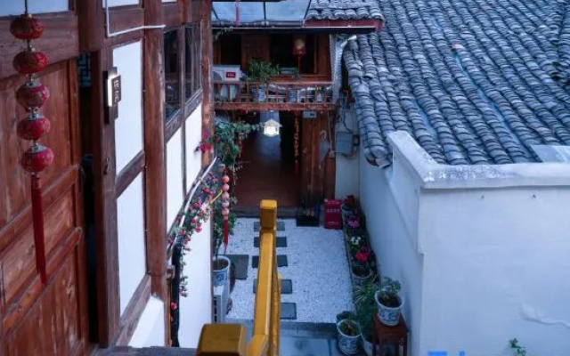 BuYueju Peacock Inn