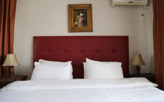 Gondola Hotel and Suites