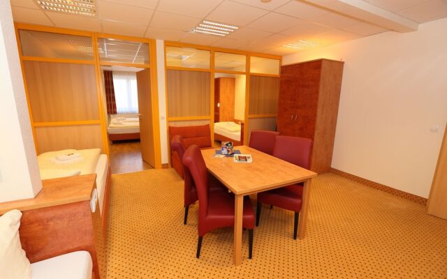 Café & Hotel am Holzhafen