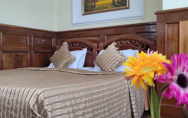 The New Castle Hotel