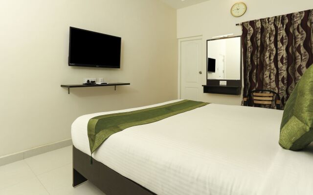 Treebo Light House, 900 Mtrs From Botanical Garden