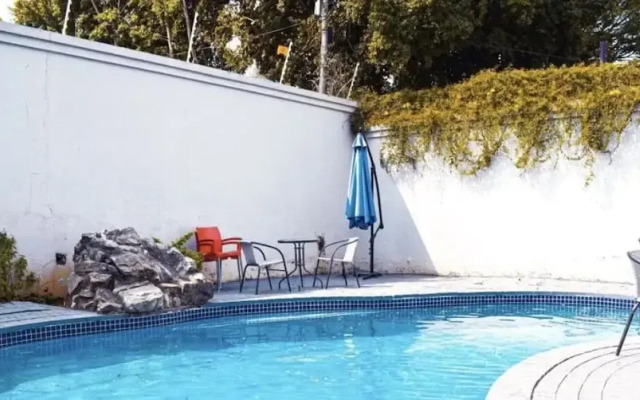 Melrose Hideout B&B