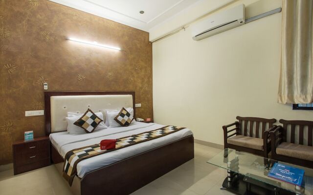 OYO 648 Hotel Royal Ecstasy