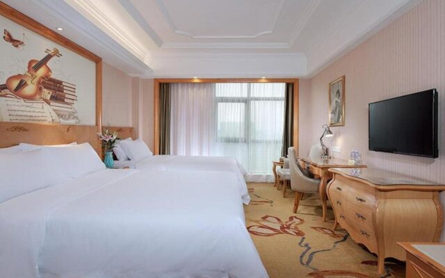 Vienna International Hotel (Maoming High-speed Railway Station)