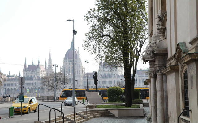 Fornax Home with balcony