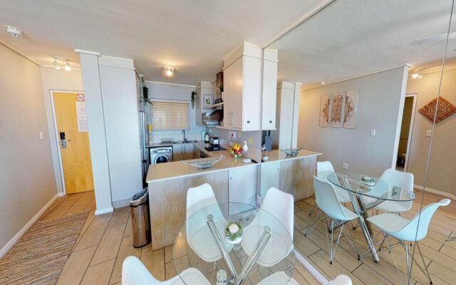 Luxury on the Beach, Lagoon Beach