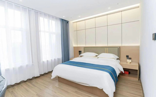 Ruishiting Shangpin Hotel (Kongtong District South Gate Shizi)