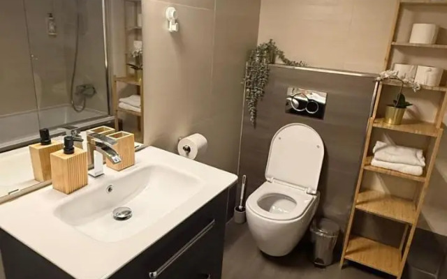 Luxury Modern Designed Oldtown Apartment