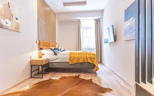 4BR Apt. for Groups 6-Min to Stadthalle