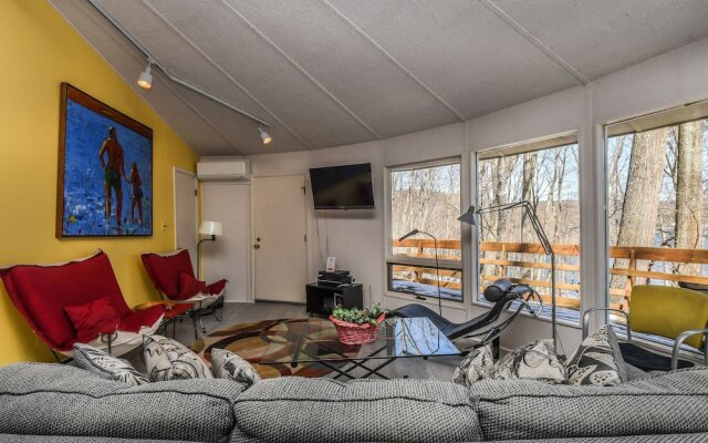 Retro Lake Landing 3 Bedroom House