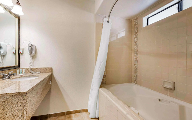 Quality Inn Fallbrook I-15