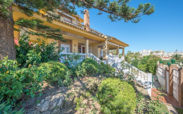 Villa - 5 Bedrooms with Pool and WiFi - 107872