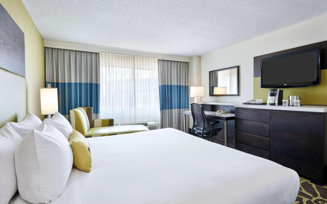 DoubleTree by Hilton Charlotte Gateway Village