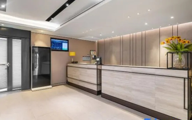 Yue Gaming Hotel (Shanghai Zhoupu Xiaoshanghai Pedestrian Street)