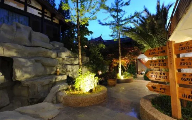 Lijiang Wu Courtyard Gardens Resort