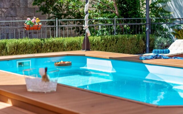 Evala Luxury Rooms With Pool And Garden