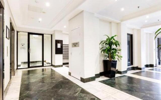 Surry Hills Fully Self Contained Modern 1 Bed Apartment (1012ELZ)