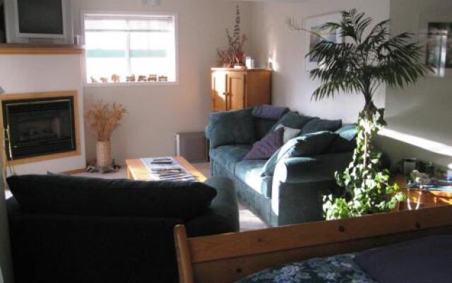 Avens ReNaissance B&B