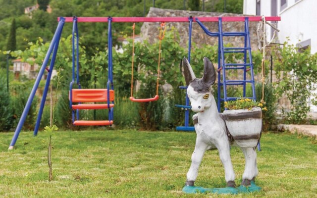 Amazing Home in Medveja with Hot Tub, WiFi & 4 Bedrooms