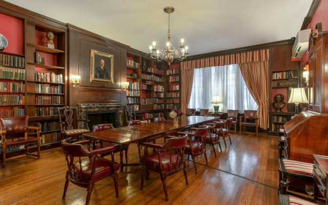 3 West Club