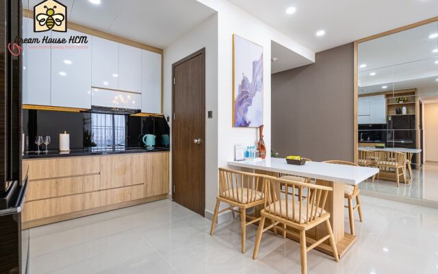 Dream House Apartment