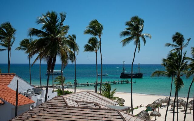 AVENTURA STUDIOS - POOL and BEACH CLUB