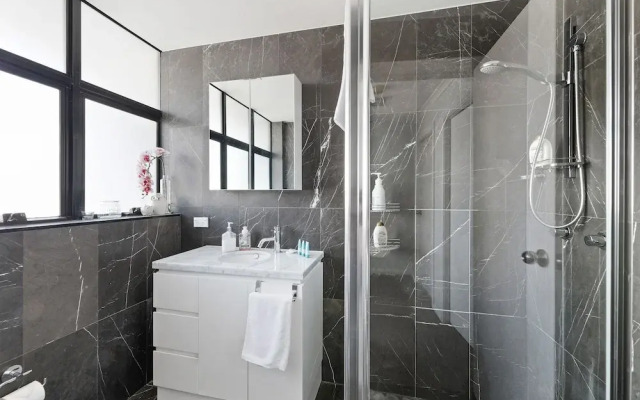 Darling Harbour Penthouse Views & Hot Tub