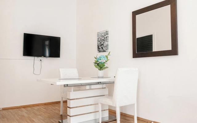 Modern 3BR Apartment Close to Belvedere