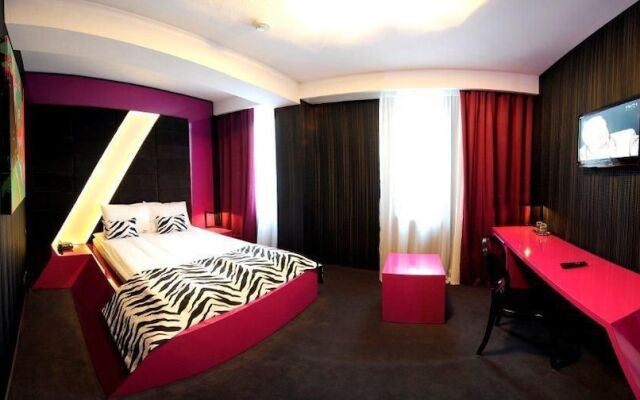 Plaza V Business and SPA