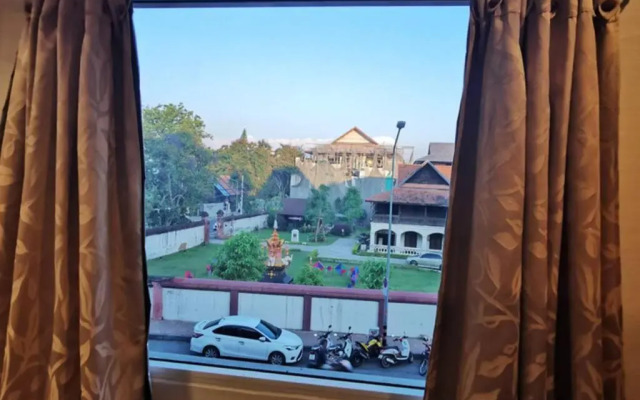 Family Room for 5 pax near Thapae Gate